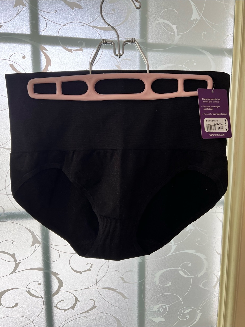 Yummie seamless shapewear briefs with knit in yummy control in black 2x/3x NWT